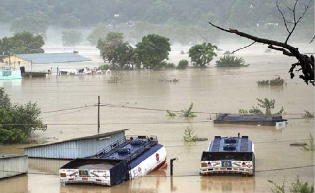 بھارت میں تباہ کن بارشیں، 73 افراد ہلاک