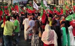کراچی: این اے239میں مبینہ دھاندلی کیخلاف پی ٹی آئی کا دھرنا