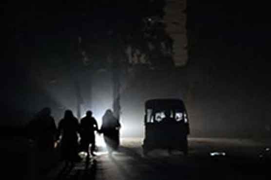 لاہور کے کئی علاقوں میں بجلی رات سے بند، شہری بلبلا اٹھے