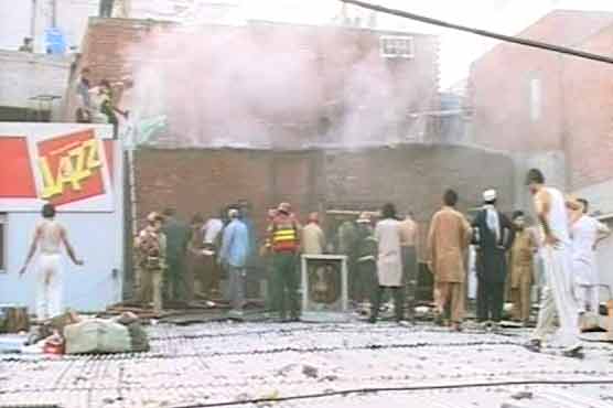 لاہور : لنڈا بازار میں آگ لگنے سے لاکھوں کا سامان جل گیا