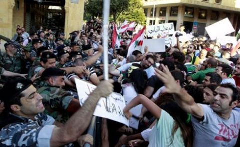 لبنانی پارلیمنٹ کی مدت میں توسیع کے خلاف عوام سراپا احتجاج