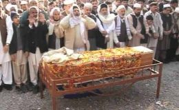 پشاور: دھماکے میں جاں بحق 2 پولیس اہلکاروں کی نماز جنازہ ادا کردی گئی