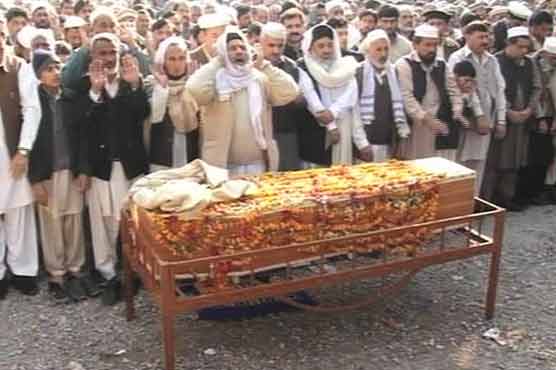 پشاور: دھماکے میں جاں بحق 2 پولیس اہلکاروں کی نماز جنازہ ادا کردی گئی