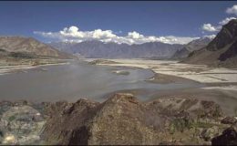 اسکردو : دریائے سندھ کا پانی ائیرپورٹ سے ملحقہ گاوں حوطو میں داخل