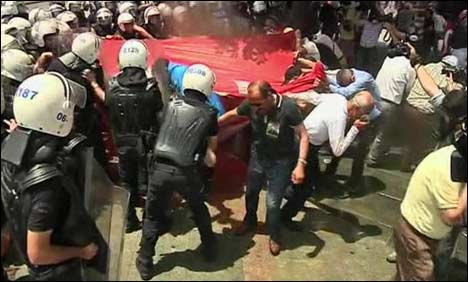 ترکی میں حکومت مخالف مظاہرے جاری، پولیس اور مظاہرین میں جھڑپیں