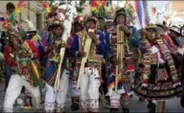 بولیویا : رقص کا سالانہ تہوار، زرق برق پہناووں کی بہار