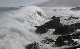 چلی : ساحلی شہر وینا دیل مار میں 7 میٹر بلند لہروں نے تباہی مچا دی