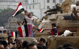 مصر : مظاہرے، جلاو گھیراو، پتھراو،30 افراد ہلاک، سینکڑوں زخمی