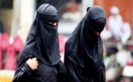 پیرس میں حجاب پر پابندی کے خلاف مظاہرے