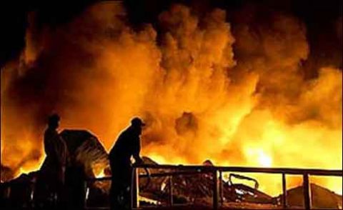 لاہور: کیمیکل گودام میں لگی آگ پر قابو پا لیا گیا