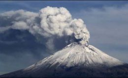 میکسیکو میں آتش فشاں پہاڑ نے راکھ اگلنا شروع کر دی