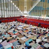 Millions of Muslims sit in retreat