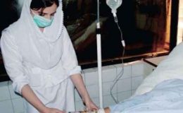 ملتان : نشتر ھسپتال کی نرسوں کے احتجاج کا چوتھا روز