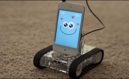 اسمارٹ فون سے کنٹرول کیا جانے والا ننھا روبوٹ