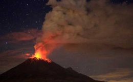 میکسیکو : آتش فشاں پوپو کیٹ پٹل لاوا اور راکھ اگلنے لگا