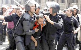 مصر میں جھڑپیں جاری، درجنوں افراد زخمی