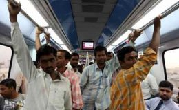 دبئی: دھوتی پہنے شخص کو میٹرو میں سفر سے روک دیا