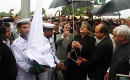 گورنر، وزیر اعلی سندھ کی مزار قائد پر حاضری ، پرچم کشائی