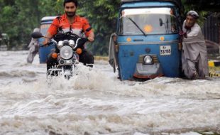 پہلی بارش سے کراچی کیوں اور کیسے ڈوبا…؟
