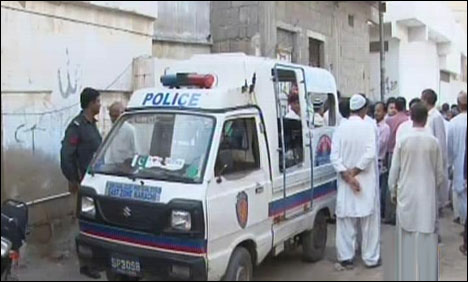 کراچی : گرین ٹاون میں مبینہ دو ڈاکو اہل خانہ کی فائرنگ سے ہلاک