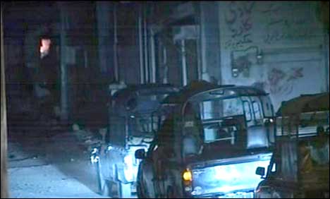 کراچی کے مختلف علاقوں میں پولیس چھاپے، متعدد افراد زیر حراست