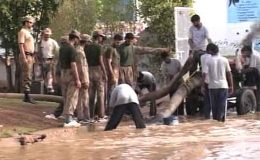 کراچی، سیلاب سے معمولات زندگی متاثر، فوج کی امدادی کارروائیاں جاری