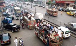 کراچی : ٹرانسپورٹروں نے عید پر کرائے بڑھا دئیے