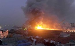 بھارتی بحریہ کی آبدوز میں دھماکہ، 5 اہلکار زخمی، پندرہ لاپتہ