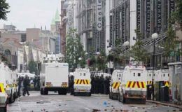 شمالی آئرلینڈ میں فسادات، جھڑپوں میں 56 پولیس اہلکار زخمی