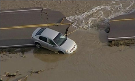 امریکا میں سیلاب کی تباہ کاریاں، 8 افراد ہلاک، 500 سے زائد لاپتہ