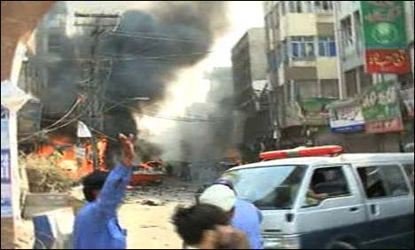 پشاور: پولیس اسٹیشن کے قریب دھماکا، 33 افراد جاں بحق