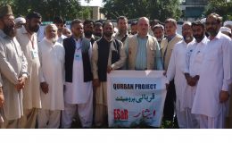 ایثار فاؤنڈیشن کے صدر سید بلال اور گیر ملکی وفد کا ایثار قربانی پراجیکٹ کے موقع پر گروپ فوٹو