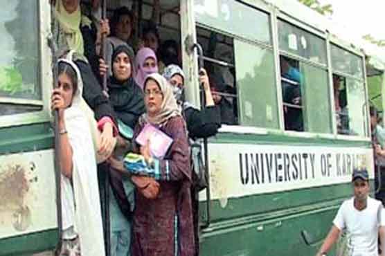 کراچی، مسلح افراد نے یونیورسٹی بس لوٹ لی، طلبا کا احتجاج