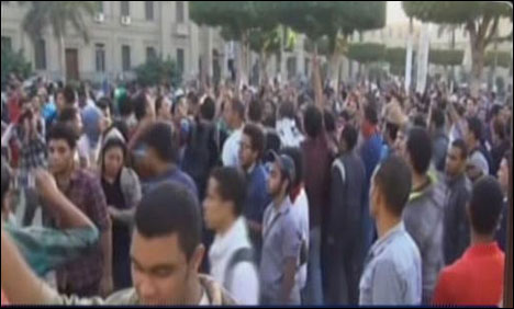قاہرہ میں عوام اور فورسز میں جھڑپیں، 1 طالب علم ہلاک