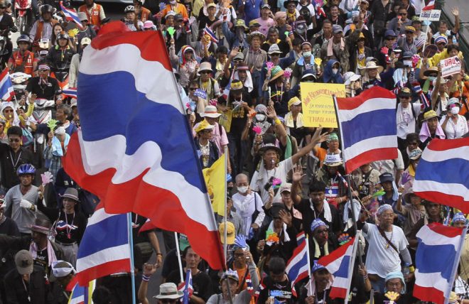 تھائی لینڈ کی وزیراعظم کا اقتدار خطرے میں، 7 روز سے دھرنوں کا سلسلہ جاری