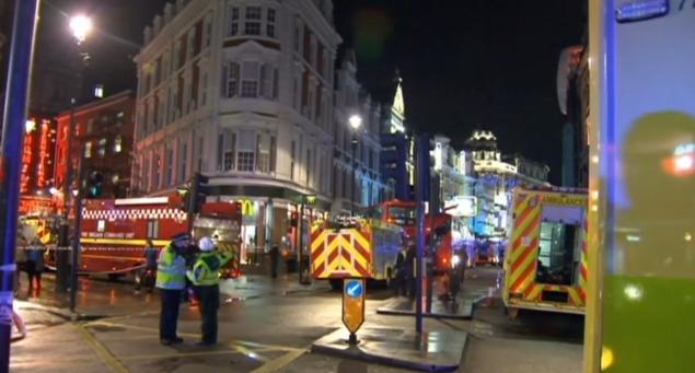 لندن: اپالو تھیٹر کی بالکنی کا ایک حصہ گر گیا، 88 افراد زخمی