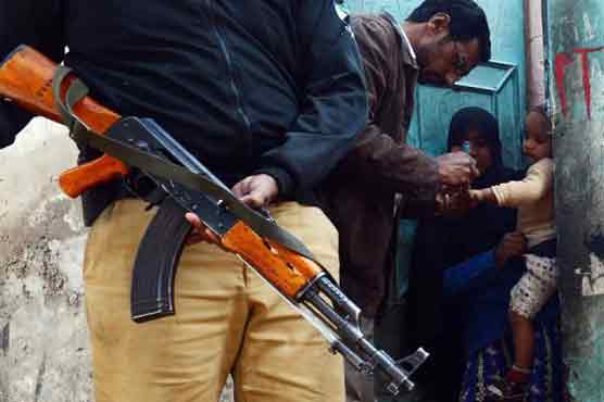 کراچی: پولیو ورکر پر حملہ کرنیوالا دہشتگرد مقابلے میں ہلاک، دوسرا گرفتار
