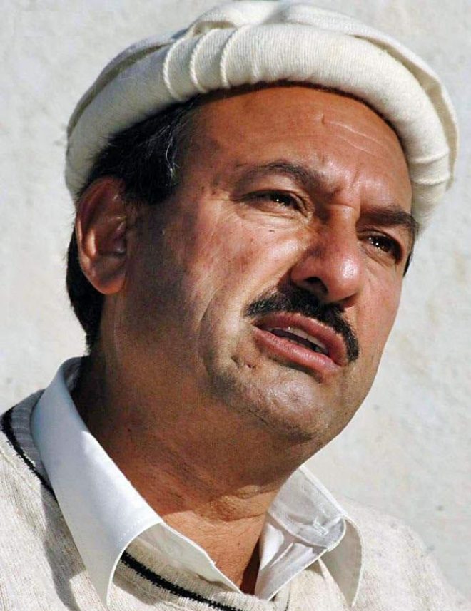 عمران خان پختون قوم کو مزید پیچھے دھکیل رہے ہیں: زاہد خان