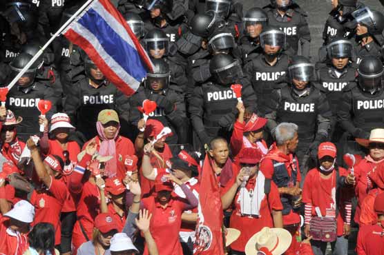 تھائی لینڈ: عدالتی فیصلے کے بعد حکومت مخالف مظاہروں میں تیزی
