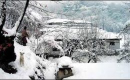 آزاد کشمیرکے بالائی علاقوں میں وقفے وقفے سے برف باری