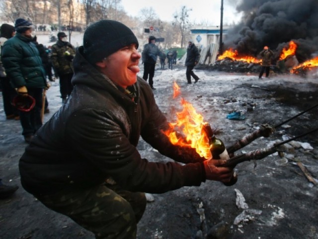 یوکرائن: ملک کے مغربی حصے پر مظاہرین کا قبضہ