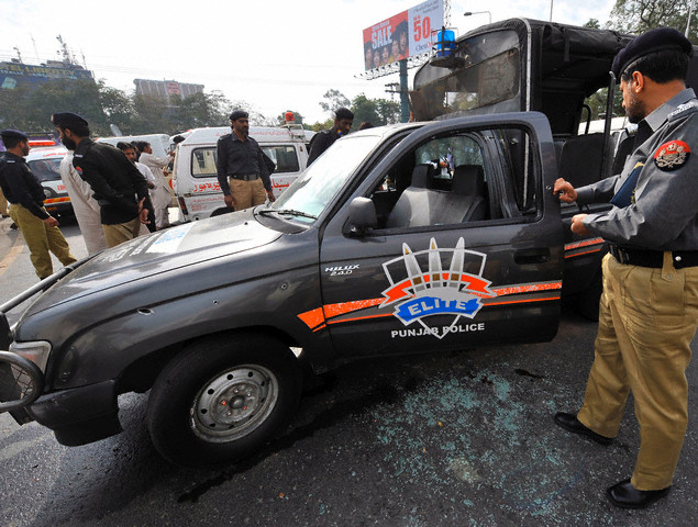 کراچی میں پولیس موبائل پر فائرنگ کا مقدمہ نامعلوم افراد کے خلاف درج