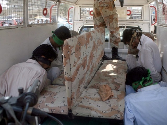 کراچی کے الآصف اسکوائر میں رینجرز کا سرچ آپریشن، 300 سے زائد افراد زیر حراست