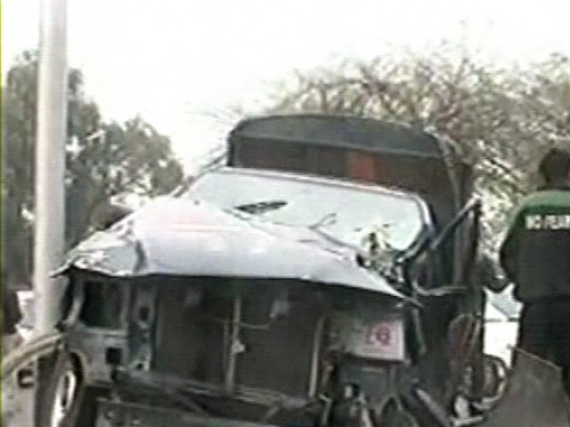 لاہور میں وزیر اعظم کے سیکیورٹی اسکواڈ کی 2 گاڑیاں حادثے کا شکار، 6 اہلکار زخمی