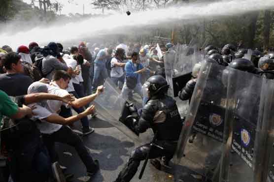وینزویلا حکومت کے خلاف مظاہروں میں مرنے والوں کی تعداد 25 ہو گئی