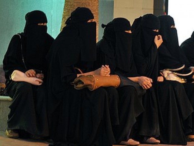 سعودی حکومت کا فوج میں خواتین کو بھرتی کرنے کا فیصلہ