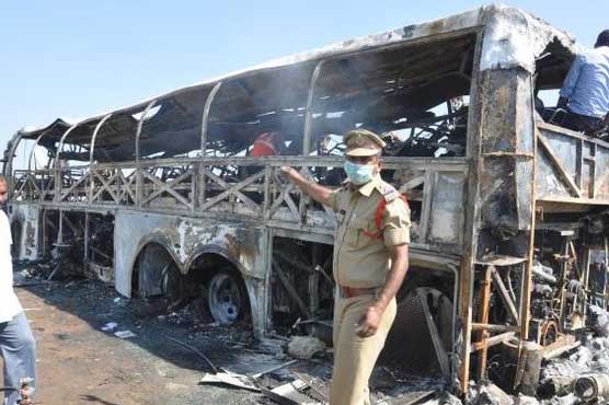 بھارت، مسافر بس میں آگ لگنے سے 6 افراد ہلاک ، 12 زخمی