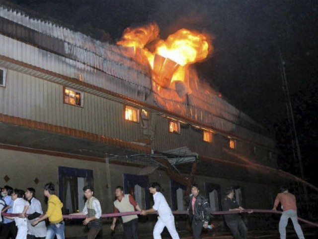 بھارت میں پٹاخے بنانے والی فیکٹری میں آگ لگنے سے 15 افراد ہلاک، متعدد زخمی