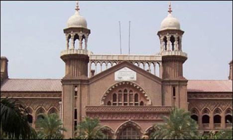 لاہور ہائیکورٹ: عمران خان کیساتھ کارکنوں کی کمرہ عدالت میں داخل ہونیکی کوشش