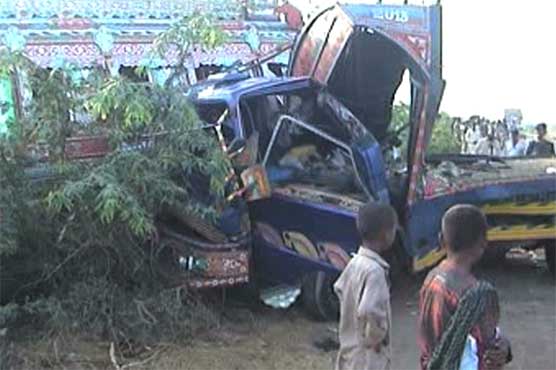 کراچی، مظفر گڑھ اور ٹھٹھہ میں ٹریفک حادثات، باپ بیٹے سمیت 6 افراد جاں بحق، 27 زخمی
